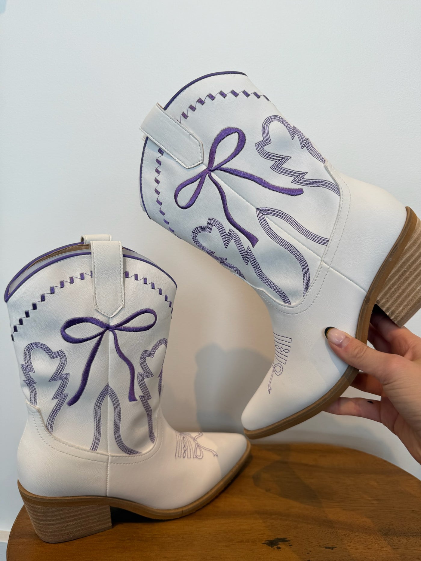 Zeta Bow Booties- White/Purple
