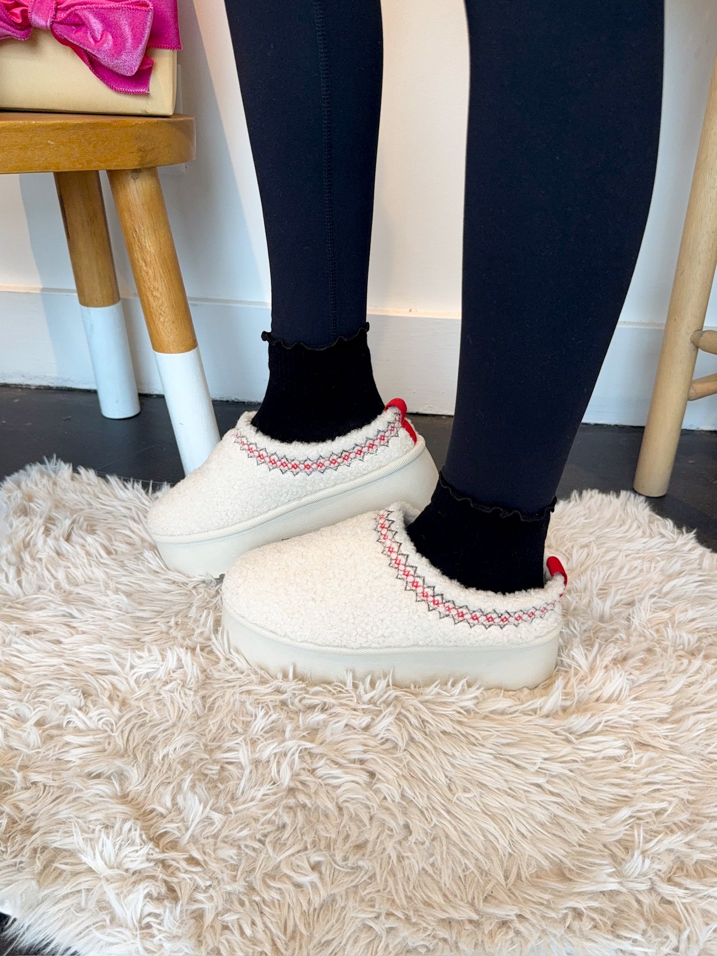 Ruffle Ankle Socks- Black